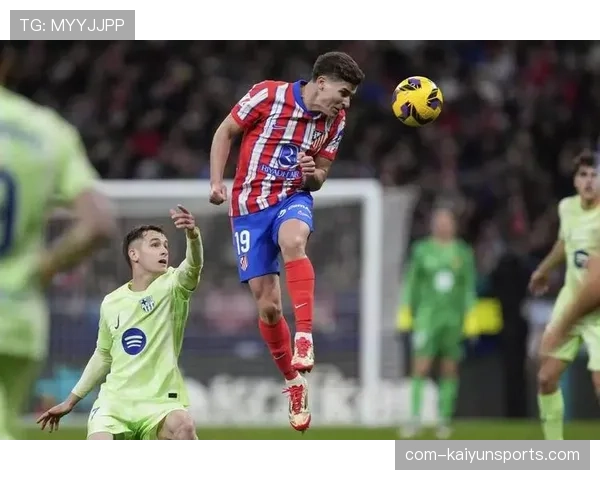 西蒙尼中场换人调整 阿尔瓦雷斯登场改变进攻节奏